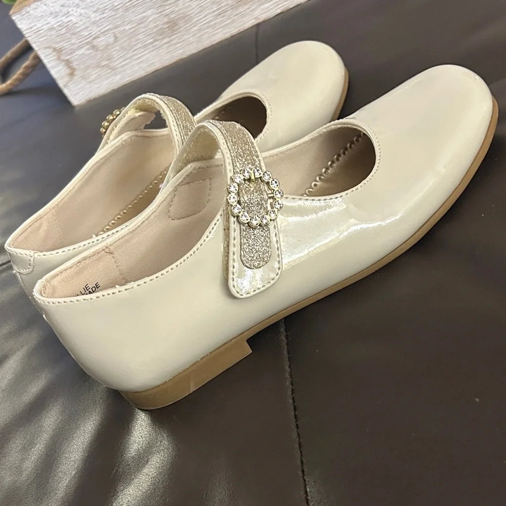 Rachel Shoes Cream Patent Mary Jane with Rhinestone Buckle size 2